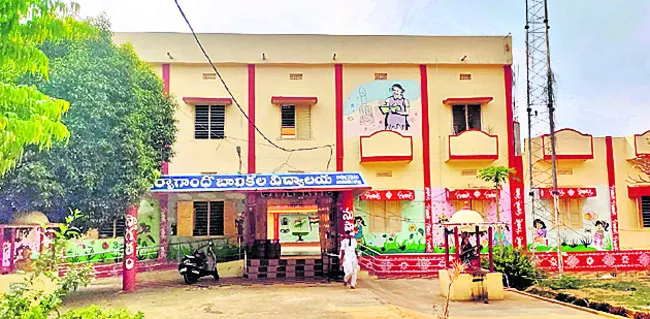 ఇక్కడ