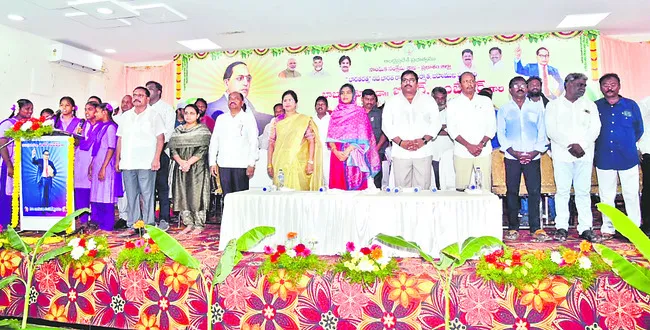 బడుగుల కోసం అంబేడ్కర్ అవిశ్రాంత పోరు