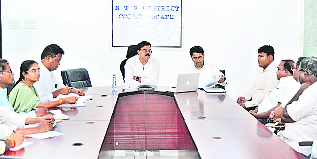 రైతులను ఇబ్బంది పెడితే బ్లాక్లిస్టులో పెడతాం