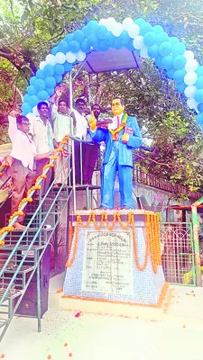 వీఆర్‌ఏలను నాలుగో తరగతి ఉద్యోగులుగా గుర్తించండి