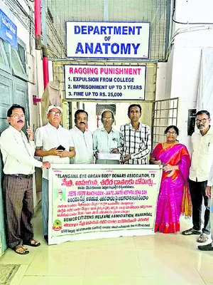 మృత పిండం అప్పగింత