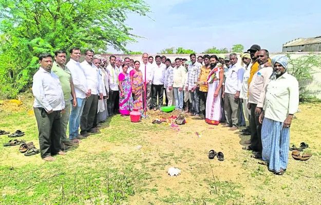 కల్యాణ మండపం నిర్మాణానికి భూమి పూజ