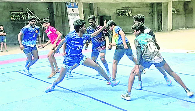 క్రీడాకారులతో ఆటలా?