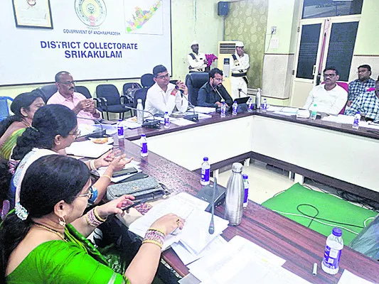 పెండింగ్ సమస్యలపై ప్రత్యేక దృష్టి
