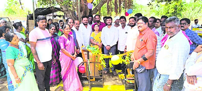 కొనుగోలు కేంద్రాల్లోనే ధాన్యం విక్రయించాలి