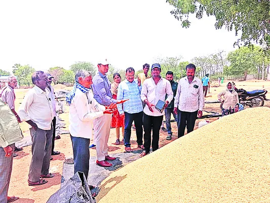 ధాన్యం కొనుగోళ్లు సమర్థవంతంగా నిర్వహించాలి