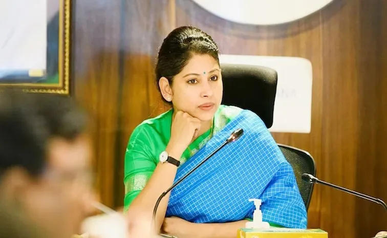 Smita Sabharwal: చిక్కుల్లో ఐఏఎస్‌ స్మితా సబర్వాల్‌