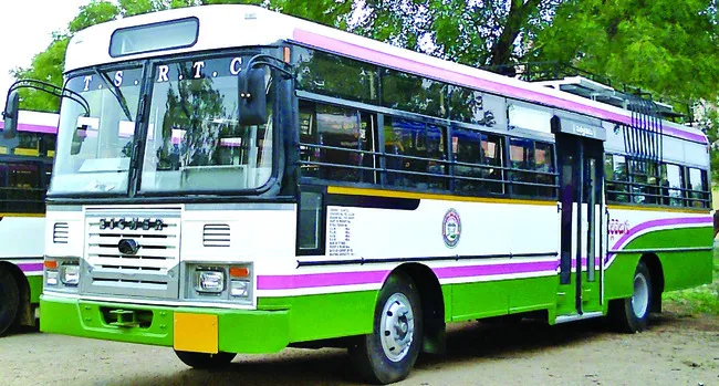 మహిళల చేతికి ప్రగతి చక్రాలు