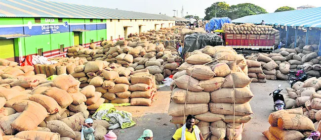 డెయిరీ ఫామ్లో కార్మికుడు మృతి