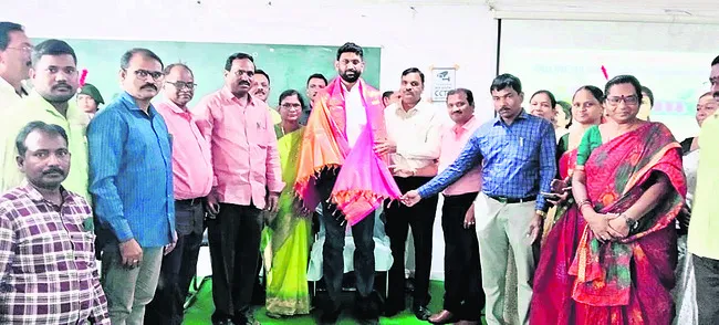 మూడేళ్లు కష్టపడితే భవిష్యత్ మీదే..
