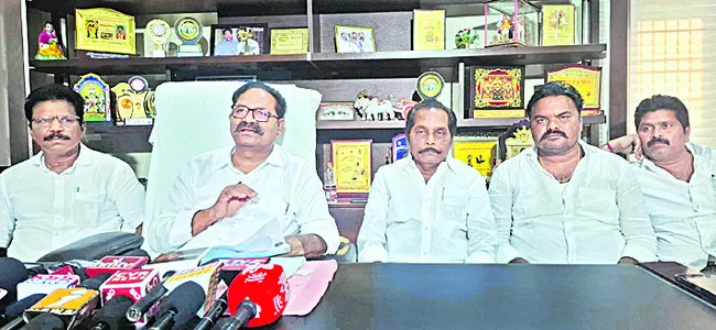 హత్యాచారం కేసును నీరుగార్చిన పోలీసులు