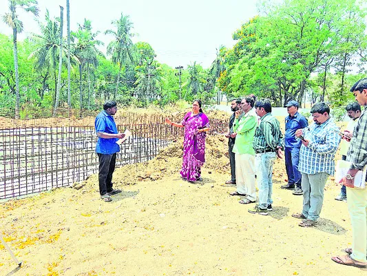 స్విమ్మింగ్ పూల్ నిర్మాణం పూర్తి చేయండి