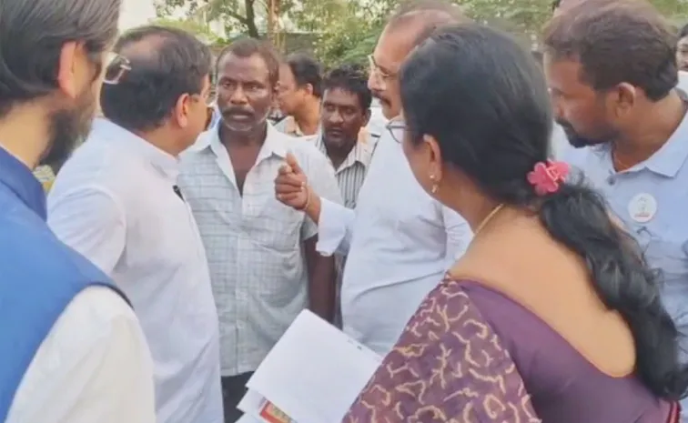 పట్టించుకోరా?.. మంత్రి నాదెండ్లను నిలదీసిన రైతులు