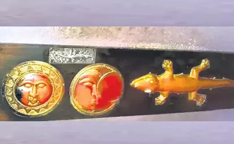 What is the significance of the golden Lizard Temple in Kanchipuram