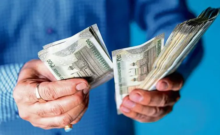 Cautious lenders make Indians borrow less in festive season Report