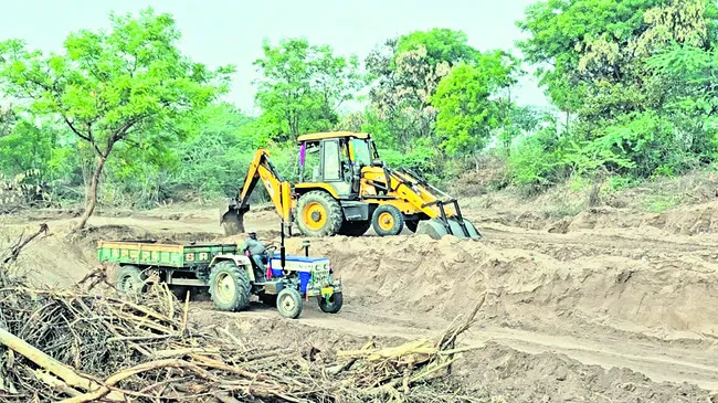 అధికారుల అండదండలతోనే..