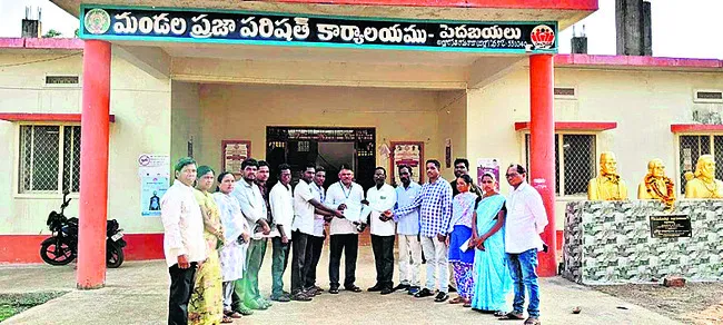 28 నుంచి ఉపాధి ఫీల్డ్ అసిస్టెంట్ల సమ్మె