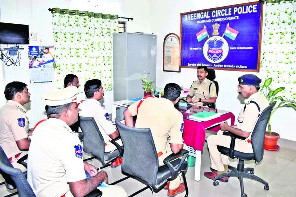 గంజాయి బానిసలకు కౌన్సెలింగ్ ఇవ్వాలి
