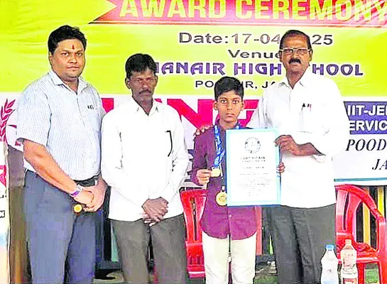 గిన్నిస్బుక్ రికార్డులో ‘మానేరు’ విద్యార్థి