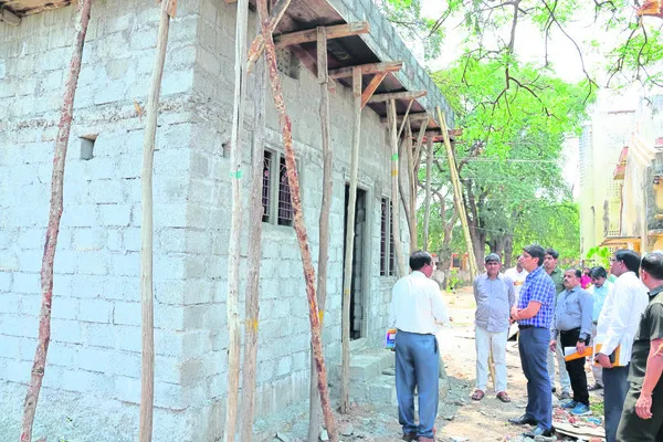 అర్హులకు ఇందిరమ్మ ఇళ్లు కేటాయించాలి