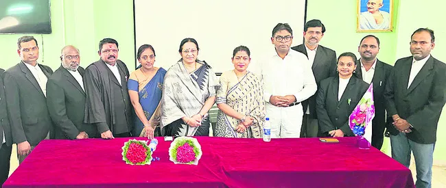 న్యాయమూర్తులకు వీడ్కోలు