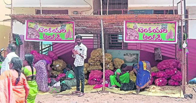 దోపిడీకి ‘టెంకాయ’ కొట్టారు