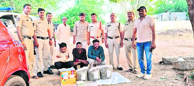 గంజాయి ముఠా అరెస్ట్
