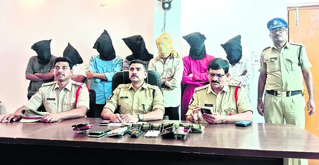 ఏడుగురు క్రికెట్ బెట్టింగ్ రాయుళ్ల అరెస్ట్