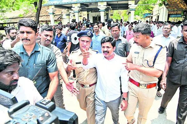 అమ్మా..ఊపిరాడలేదు!