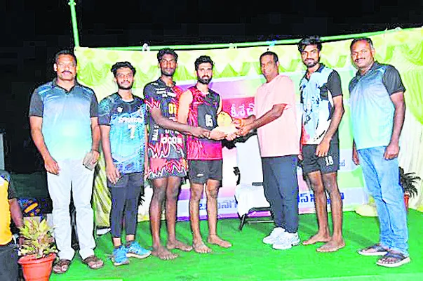 ముగిసిన వాలీబాల్ టోర్నమెంట్