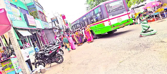 కిలోమీటరు నడవాల్సిందే..