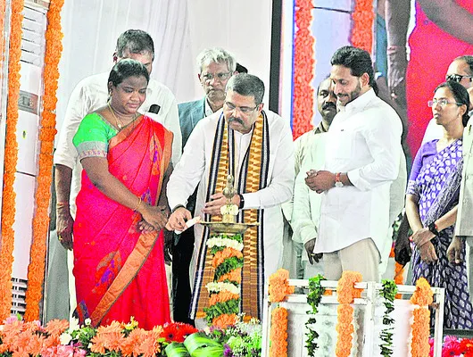 ● కేంద్రీయ గిరిజన విశ్వవిద్యాలయానికి సొంత క్యాంపస్ ● స