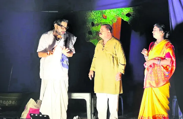 అలరిస్తున్న నాటిక పోటీలు