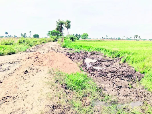 యథేచ్ఛగా ఇసుక అక్రమ రవాణా