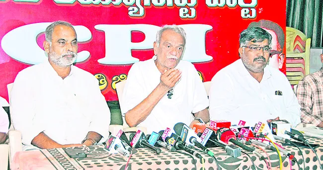టీటీడీపై రాజకీయం తగదు