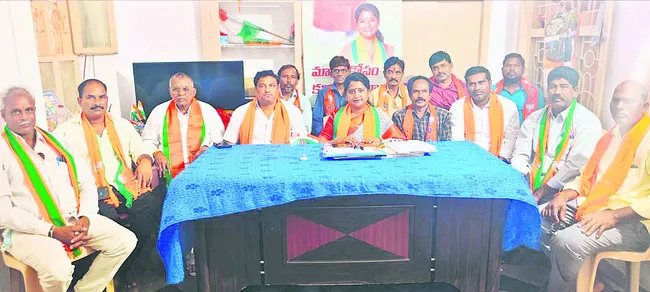 ప్రభుత్వ వైఫల్యాలను ప్రశ్నిస్తే కేసులు పెడతారా