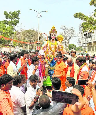 ఘనంగా వీరహనుమాన్ విజయయాత్ర