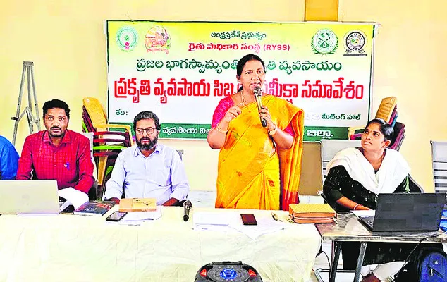 ప్రకృతి వ్యవసాయంపై ఆసక్తి పెంచాలి
