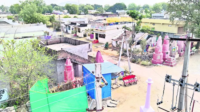నక్సల్స్ ఉద్యమానికి బాట
