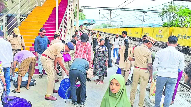 సూర్యప్రభ వాహనంపై బద్రి నారాయణుడు