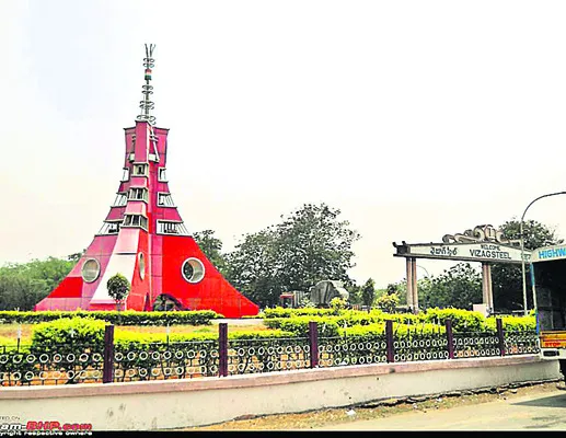 స్టీల్ప్లాంట్లో భారీగా కాంట్రాక్ట్ కార్మికుల తొలగింప