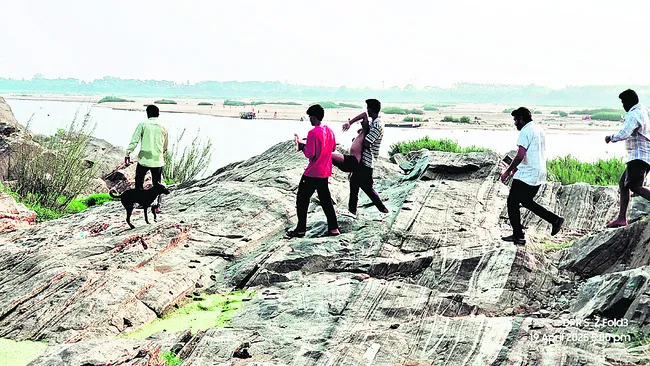 గోదావరిలో మునిగి బాలుడి మృతి
