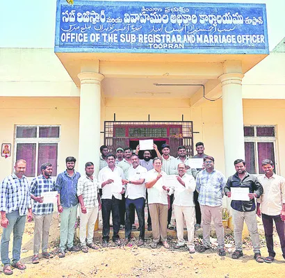 డాక్యుమెంట్ రైటర్ల ఆందోళన