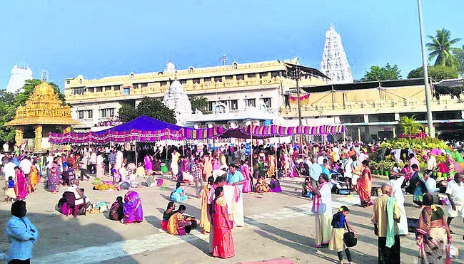 కొండపై కోటరీల కుమ్ములాట