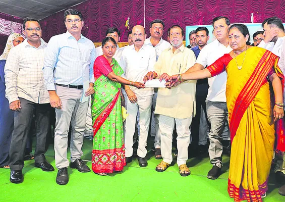 అర్హులందరికీ పథకాలు అందిస్తాం