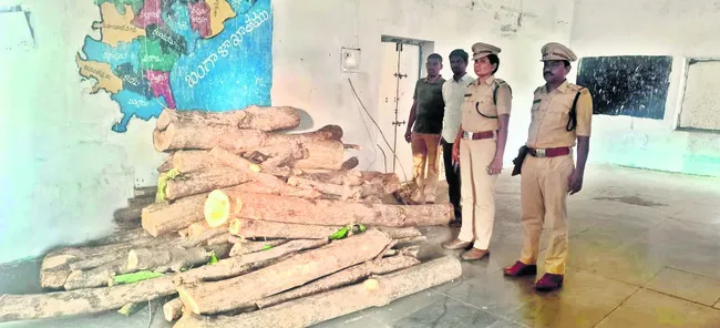 ఫ్రూట్‌ సలాడ్‌ కోసం వెళ్తే రూ. లక్ష మాయం 
