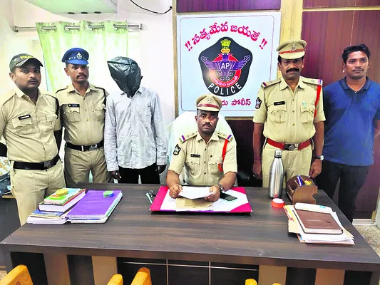 వేర్వేరు ఘటనల్లో ఇద్దరి ఆత్మహత్యాయత్నం