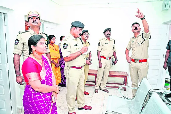 పోలీస్ ఆస్పత్రి పనుల పరిశీలన