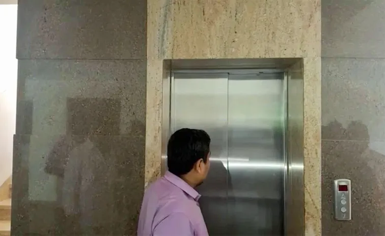 Devotees Stuck In Lift In Tirumala