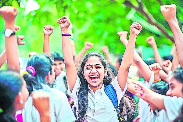ఇంటర్లో బాలికల హవా
